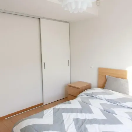 Apartment Quiet & Modern Downtown 1br, Near Bus Station & Airport *